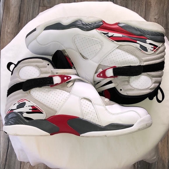 Jordan’s Bugs bunny 8’s Shoes - Picture 4 of 7
